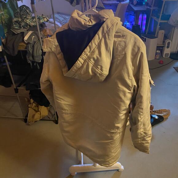 Beige Winter Coat Size Medium - Picture 3 of 3